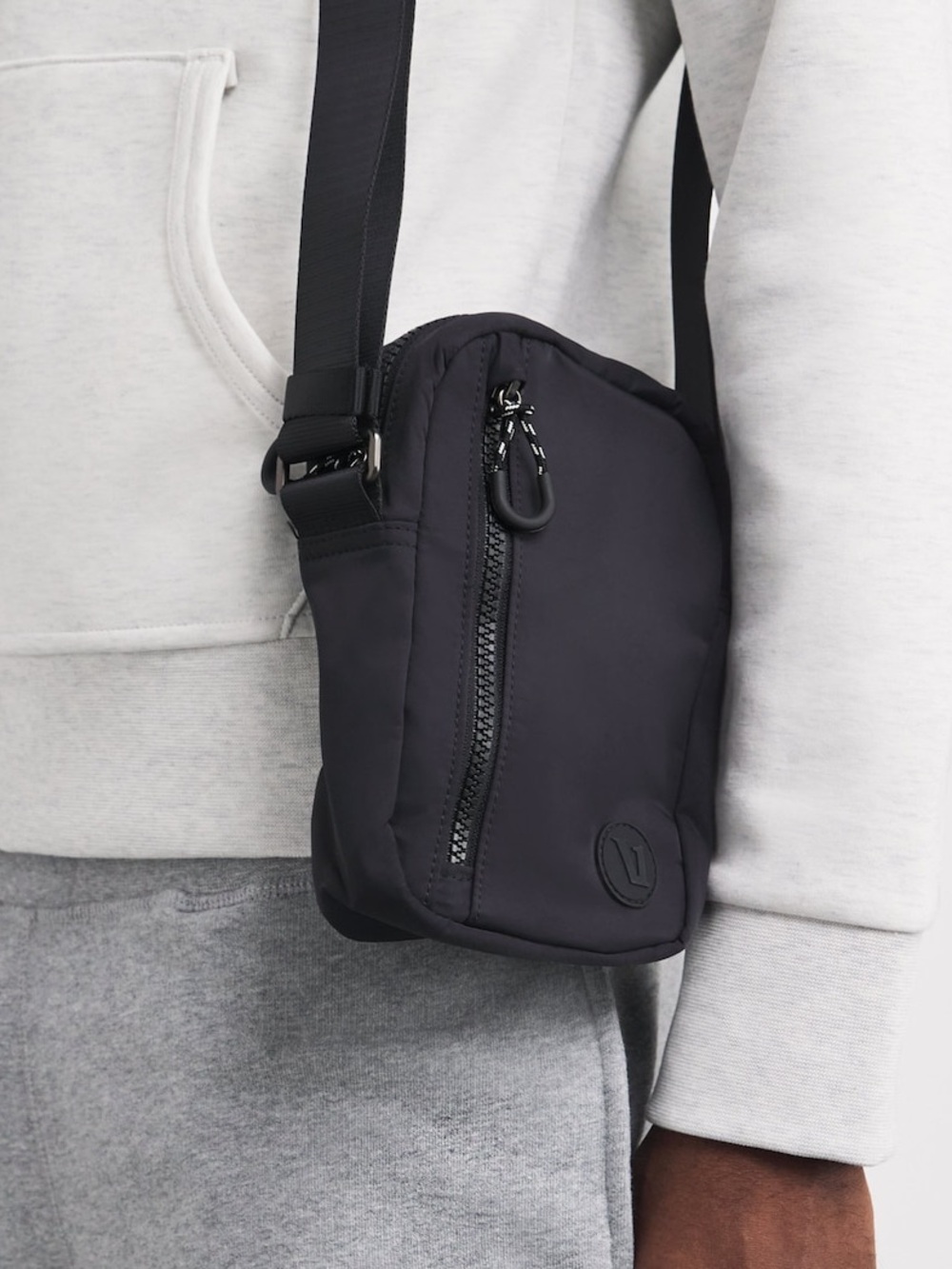 Vuori Black All Around Crossbody Bag Pouch